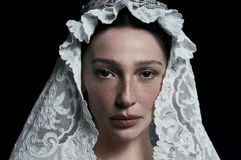 «Вайб хрустящей зимы»: Ивлеева отметила годовщину свадьбы с Бегаком