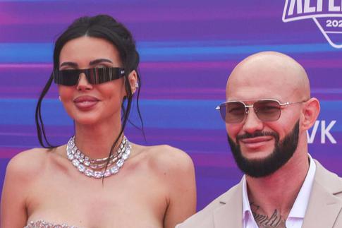 «Развели только нас?»: фанаты Самойловой обвинили ее в обмане