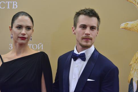 «Фантастически прекрасные»: Янковский с женой впечатлили поклонников семейными фото