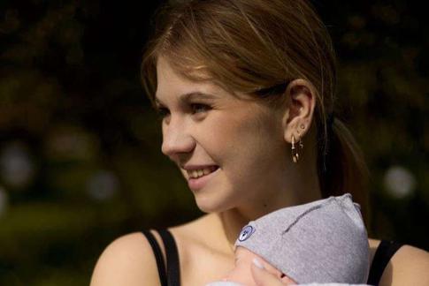 Трусова показала, как ее маленький сын проводит время с питомцами