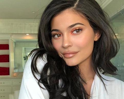 Пять бьюти-секретов Кайли Дженнер: как оставаться иконой в 2025-м