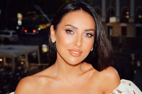 Алсу назвала свою новогоднюю елку «самой страшной»: почему