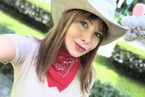 Сменившую имидж Диброву сравнили с легендарной советской актрисой