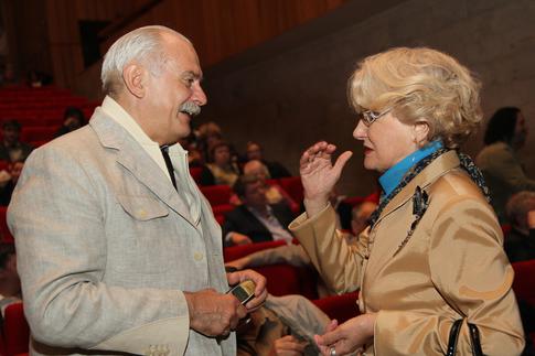 Никита Михалков поздравил звезду «Девчат» Дружинину с 90-летием