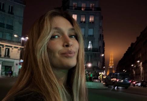 «Кто этот тайный поклонник?»: Брежнева похвасталась роскошными букетами цветов