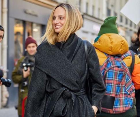 Пальто-халат снова в моде: что носят главные иконы стиля