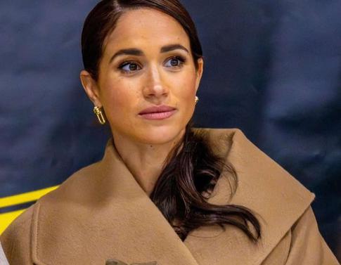 Меган Маркл разозлила фанатов Кейт Миддлтон праздничным фото с Гарри