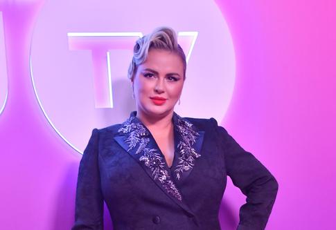 «Что может быть лучше?»: похудевшая Семенович снова взялась за углеводы