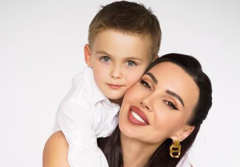 «Как можно быть таким идеальным?»: сын Самойловой очаровал публику в особый день