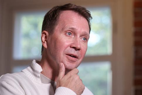 «Мой возраст — 40 лет»: Миронов похвастался здоровьем после слухов о госпитализации