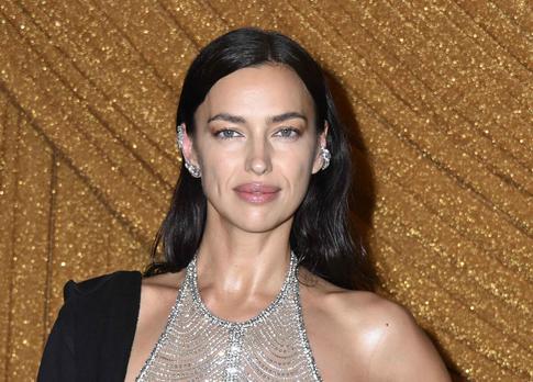 Сорвалась на углеводы: Ирина Шейк подкрепилась после карнавала «тяжелой» едой