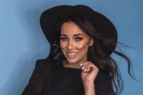 Звезда пародии Арина Ростовская назвала имя главного кумира в российском шоу-бизнесе