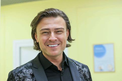 «Не хухры-мухры!»: улетевший из РФ Шаляпин показал тайную спутницу с пикантного ракурса