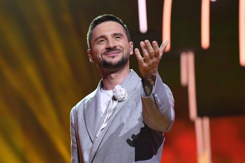 «Мне нельзя дарить такое»: Лазарева соблазнили «запрещенкой» в гостиничном номере