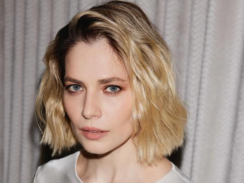 Снигирь вернула свой цвет волос: первое фото роковой брюнетки