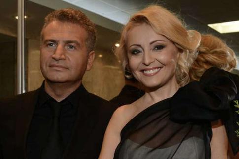 Дочь Агутина и Варум устроила дерзкую фотосессию в мини-шортах