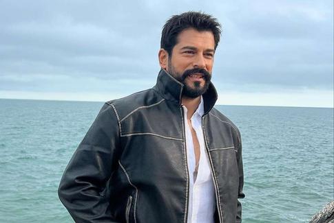 Турецкий актер Бурак Озчивит избавился от бороды: фото