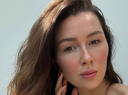 Анна Заворотнюк показала, как ее 81-летняя бабушка танцует с трехмесячным правнуком