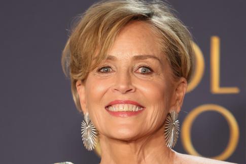 «Тело мечты»: 67-летняя Шэрон Стоун обнажила бесконечные ноги в откровенной фотосессии