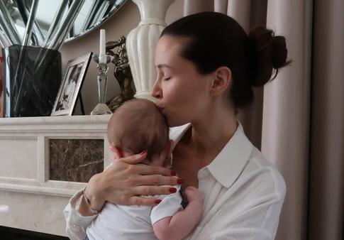 «Славный карапуз»: Анна Заворотнюк умилила соцсети кадрами с сыном