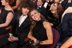 Майли Сайрус выходит замуж: фото звезды и ее избранника