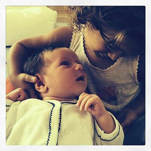 Брюс Уиллис показал новорожденную дочь