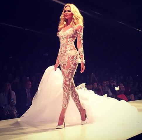 Виктория Лопырева любит шалить