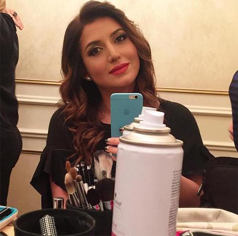 Жасмин впервые показала округлившийся животик