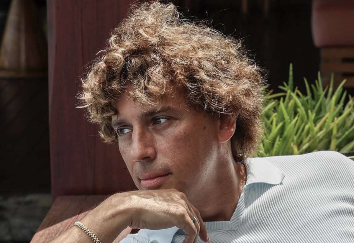 Номера с иномарки Максима Галкина* оказались дороже самого авто