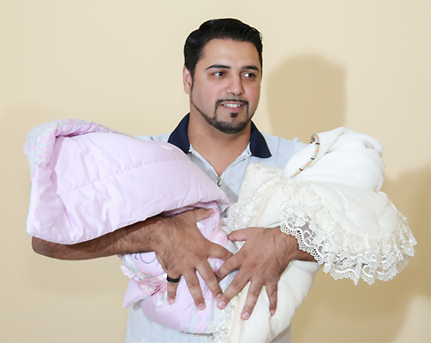 Александр Бердников забрал жену из роддома