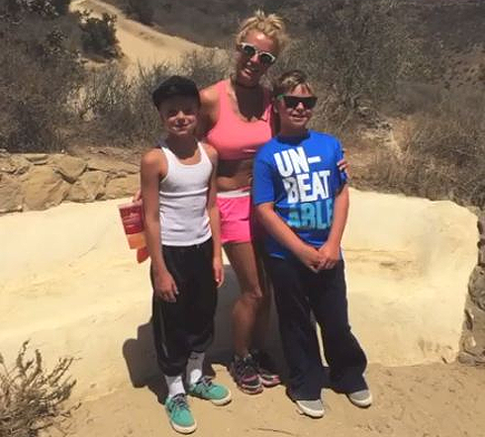 Сыновья Бритни Спирс посмеялись над ней