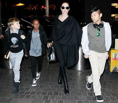 Анджелина Джоли приютит беженцев?