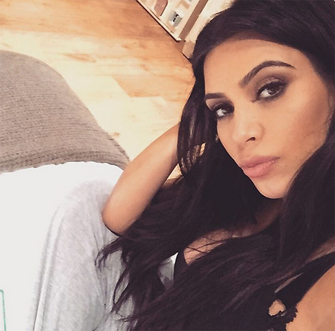 Ким Кардашьян ест свою плаценту