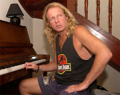 Крис Кельми переведен в неврологию