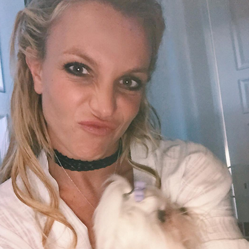 Бритни Спирс похвасталась своим шпагатом