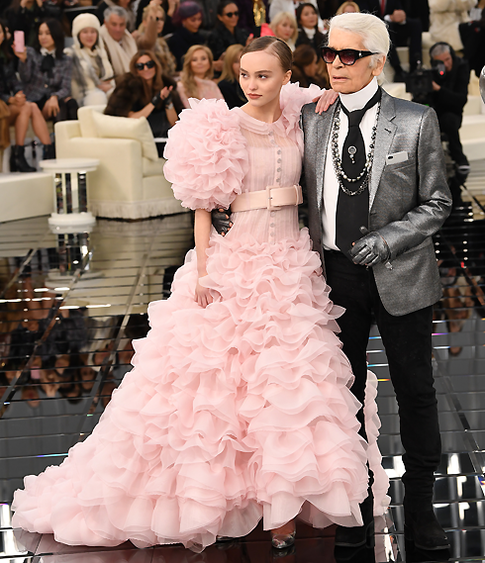 Вся в розовом: Лили-Роуз Депп стала невестой