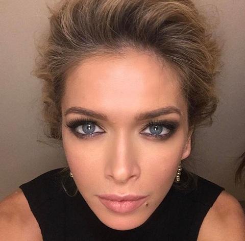 Вера Брежнева стала коротковолосой брюнеткой