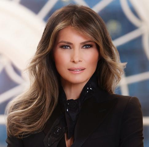 Меланию Трамп осудили за облегающий наряд