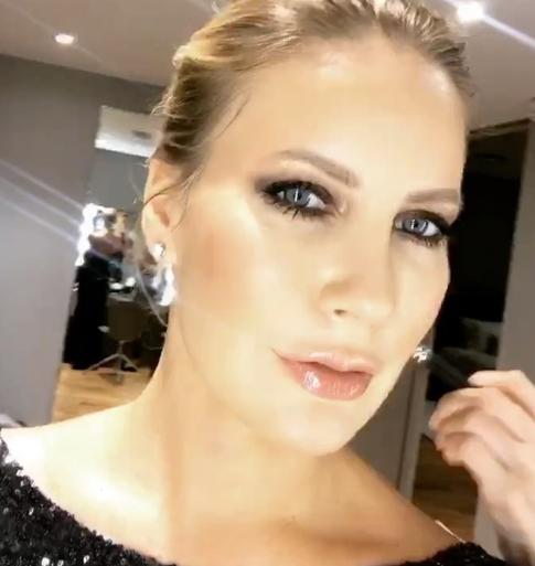 Лена Летучая дефилировала без белья