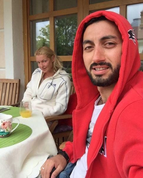 Как интимные фото Волочковой оказались в Сети