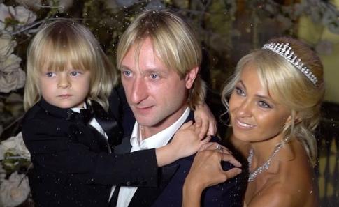 Жена и сын оригинально поздравили Плющенко с юбилеем