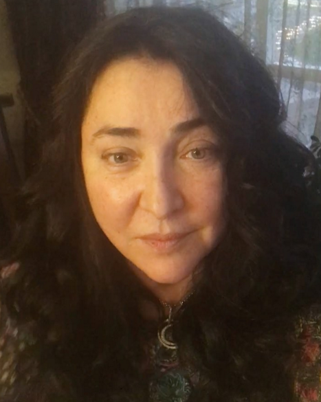 Полуодетая Лолита сплясала в аэропорту Торонто