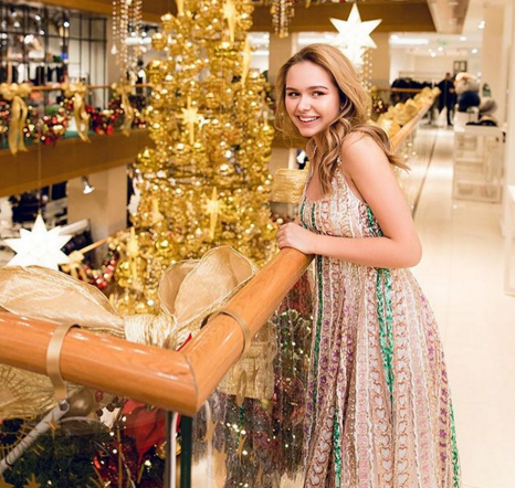 Сколько стоит новогоднее платье Стеши Маликовой