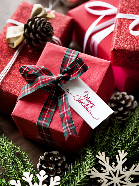 Новогодний переполох: лучшие бьюти-подарки к грядущему празднику