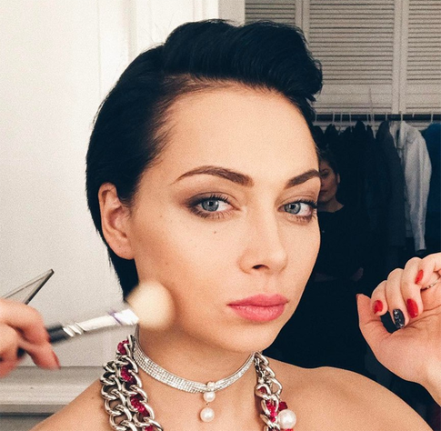 Самбурская примерила смелый наряд