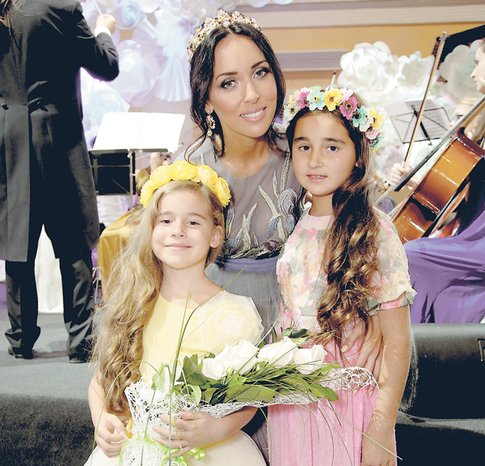 Как звезды проводят декретный отпуск