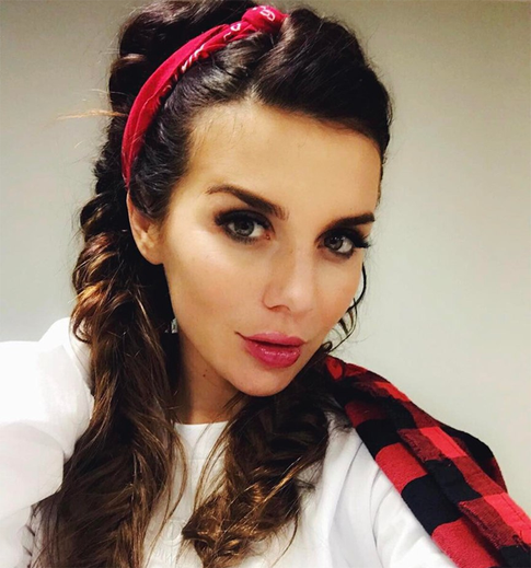 Беременная Седокова показала растяжку