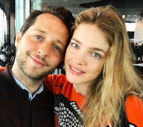 Водянова опубликовала фото младшего сына