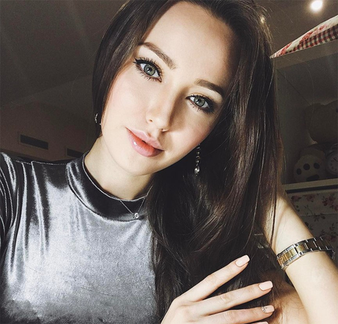 Анастасия Костенко терпит боль ради красоты