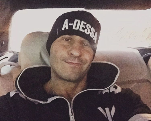 Костюшкин соревнуется с «танцующим миллионером»